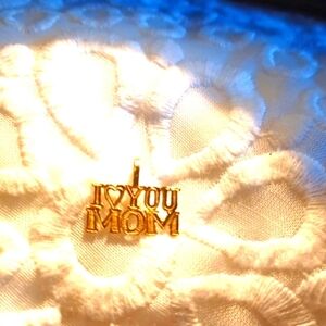 14 KT‎  Womens  Gold Charm I Love You Mom